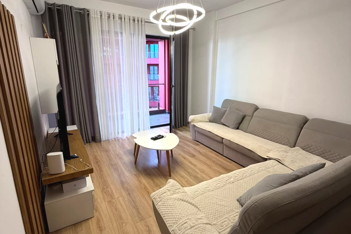 Shtepi me qera Apartament ne Tirane, 2+1, Mobilimi E mobiluar, Pagesa 700  Euro.