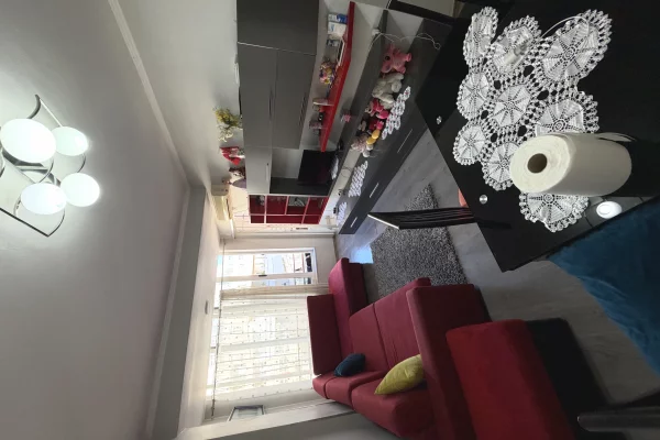 Shtepi ne shitje Apartament ne Tirane, 1+1, Mobilimi E mobiluar, Pagesa 10,000,000  Leke.
