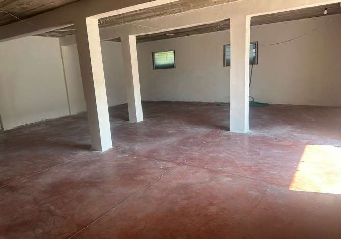 Ambient biznesi me qera 4+1 ne Tirane - 85,000 Leke