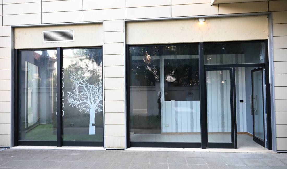 Jepet ambjent biznesi me qera tek Ambasador 2 , Stadiumi Air Albania