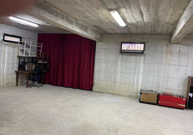 Ambient biznesi me qera 4+1 ne Tirane - 20,000 Leke