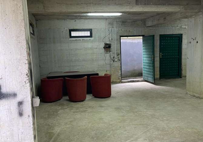 Ambient biznesi me qera 4+1 ne Tirane - 20,000 Leke