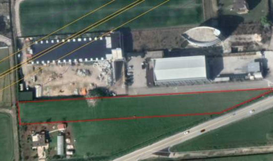 Shitet toke ne rrugen e Aeroportit e pershtatshme per ndertim