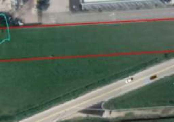 Shitet toke ne rrugen e Aeroportit e pershtatshme per ndertim