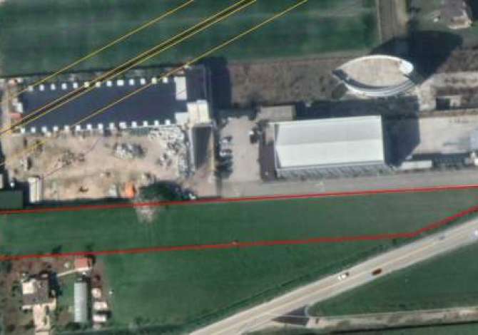 Shitet toke ne rrugen e Aeroportit e pershtatshme per ndertim