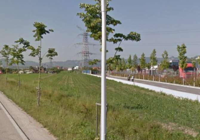 Shitet toke ne rrugen e Aeroportit e pershtatshme per ndertim