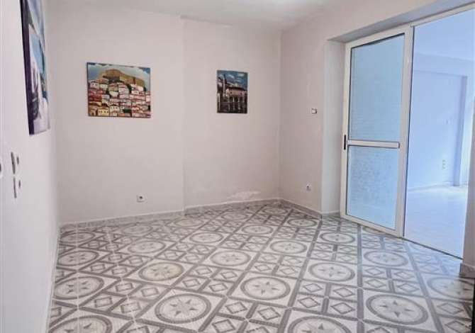 Ambient biznesi me qera 3+1 ne Tirane - 350 Euro