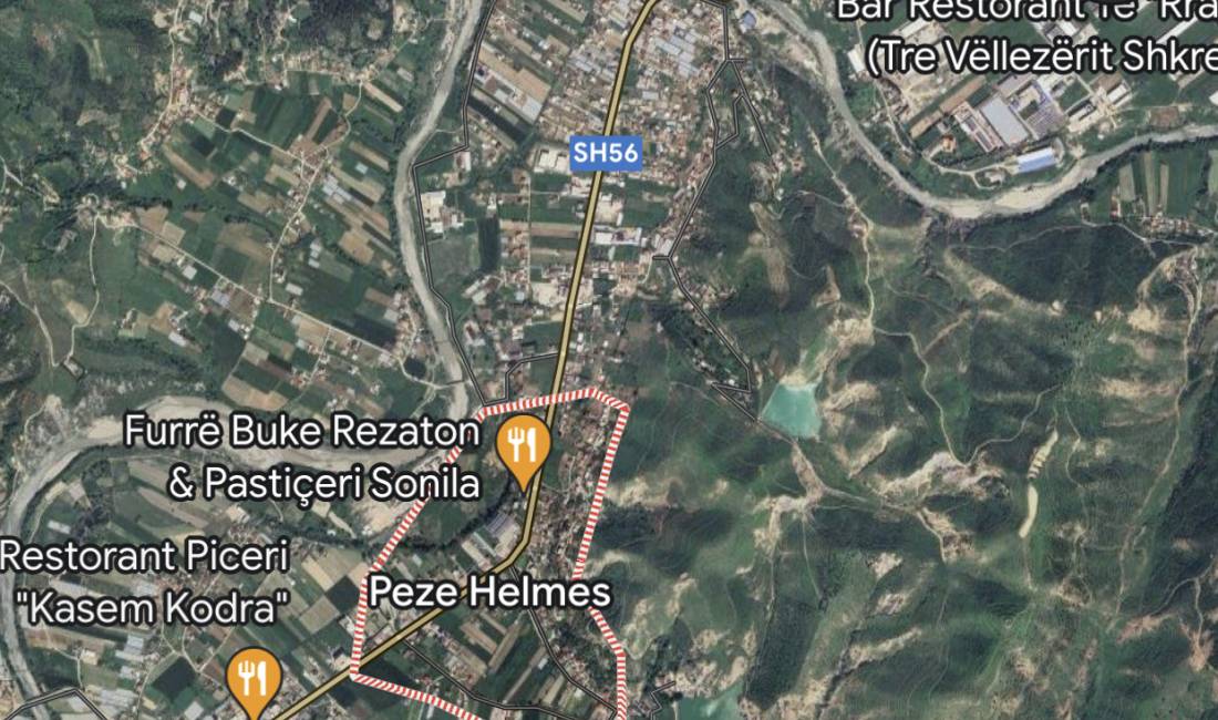 Shitet toke 2500 m2 ne Peze Helmes , 50 m nga rruga kryesore