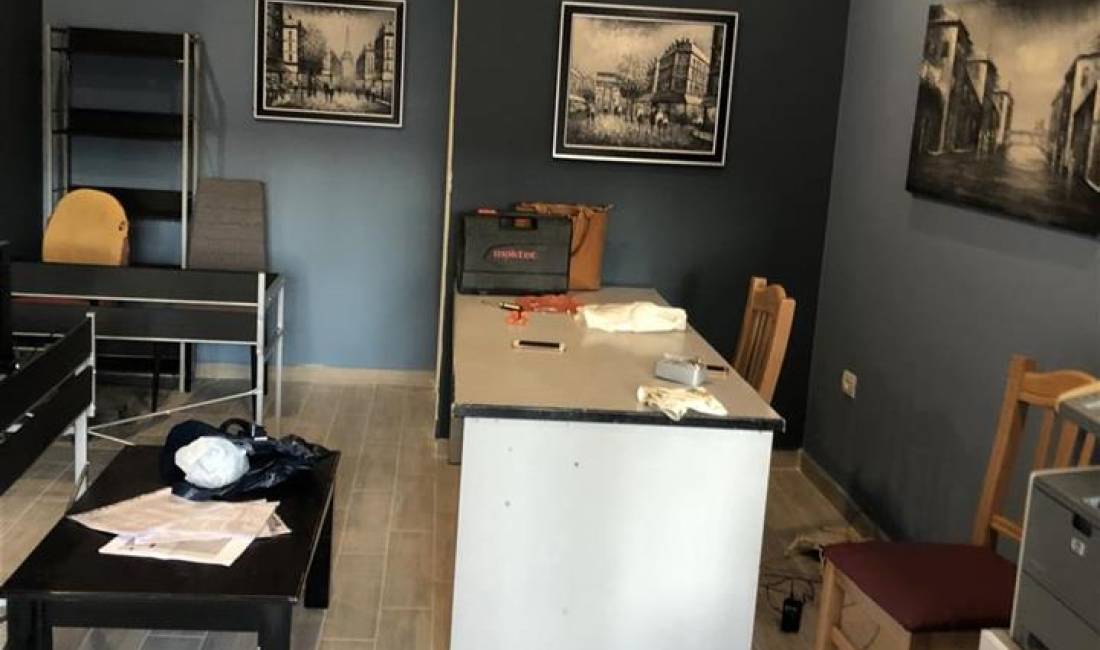 Jepet zyre 28 m2 me qera tek Komuna e Parisit , prane Qendres Kristal , brenda ne Kompleks pallatesh