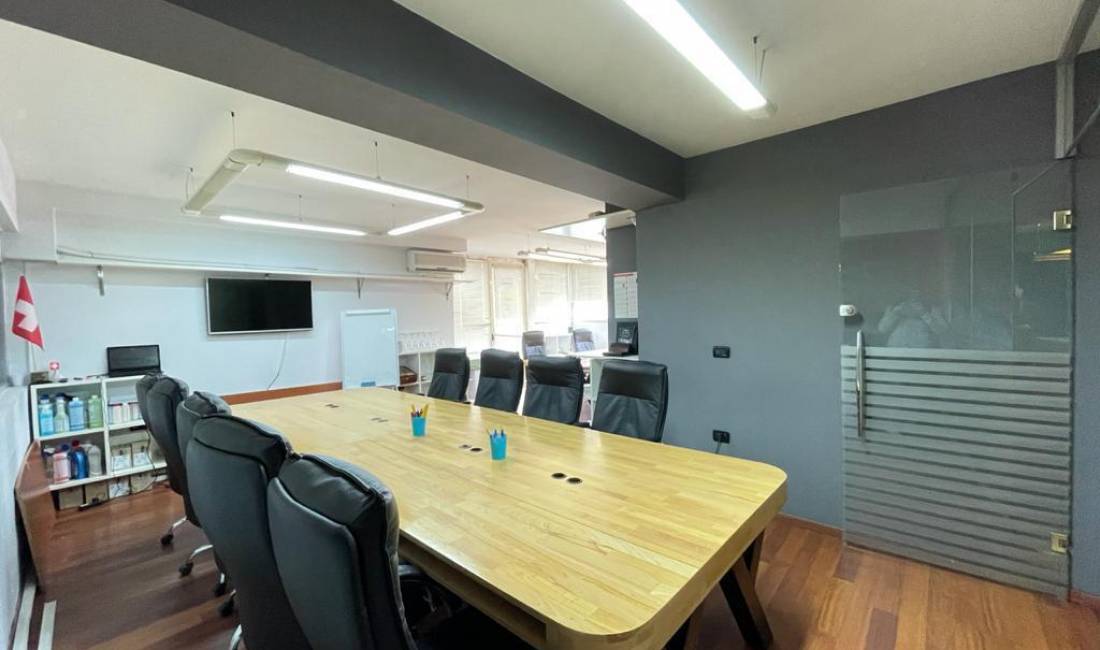 Super zyre me qera ne Bllok (karburant Alpet) Jepet totalisht e mobiluar