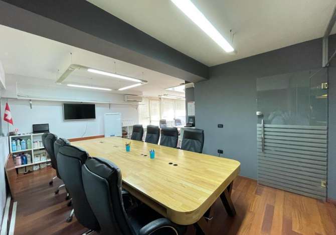 Ambient biznesi me qera 3+1 ne Tirane - 2,000 Euro
