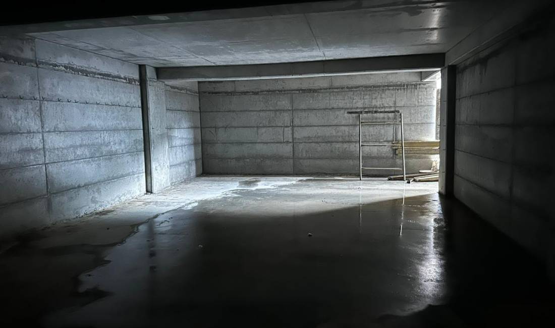 Jepet ambjent biznesi per lavazh , magazine etj ne fund te blv Ri 