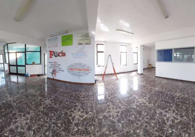 Jepet ambjent per zyra tek rr Durresit , buze rruge 