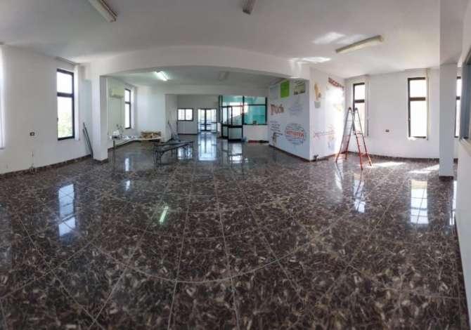 Jepet ambjent per zyra tek rr Durresit , buze rruge 