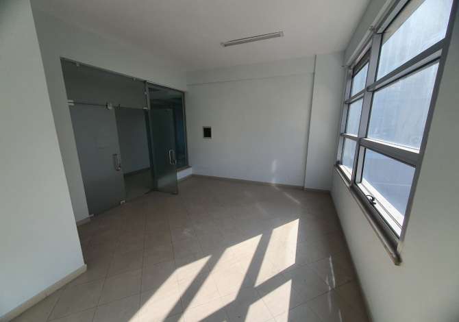 Business Property for Rent 3+1 in Tirana - 400 Euro