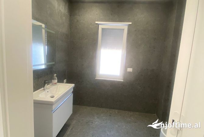 Business Property for Rent 3+1 in Tirana - 160,000 Leke