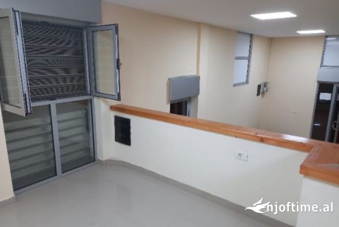 Ambiente Commerciale in Affitto 1+1 a Tirana - 70,000 Leke