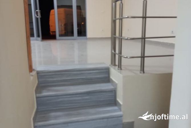 Jepet me qera ambjent biznesi prane shkolles 1 qershori