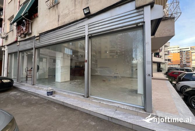 Ambiente Commerciale in Affitto 1+1 a Tirana - 1,000 Euro