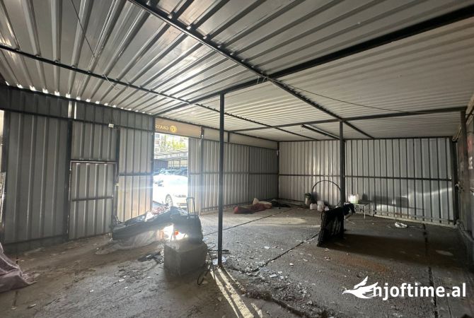 Ambiente Commerciale in Affitto 4+1 a Tirana - 50,000 Leke