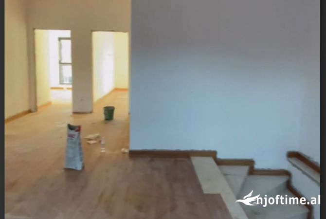 Ambiente Commerciale in Affitto 3+1 a Tirana - 3,000 Euro