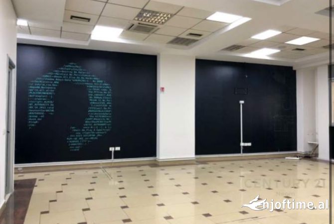 Ambiente Commerciale in Affitto 3+1 a Tirana - 900 Euro