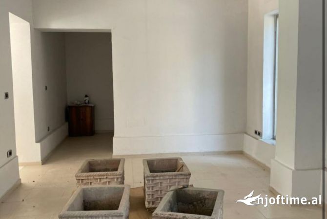 Business Property in Sale 1+1 in Tirana - 100,000 Euro