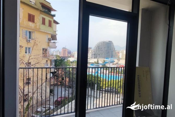 Jepet apartament 2+1+2+parkim+ adm t paguar tek Lake View