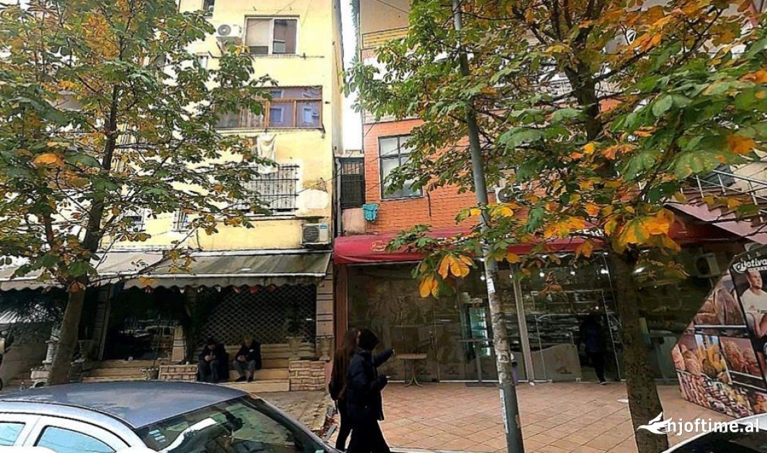 Jepet ambjent biznesi perballe shkolles petro nini , rruga margarita tutulani