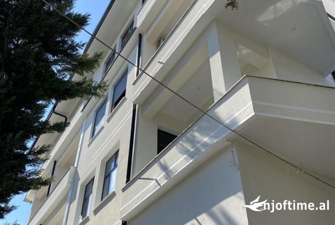 Ambiente Commerciale in Affitto 3+1 a Tirana - 5,000 Euro