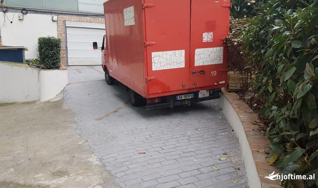 Okazion!!! Shitet ambjent biznesi tek nenkalimi kopshtit botanik , rr Shkelqim Fusha