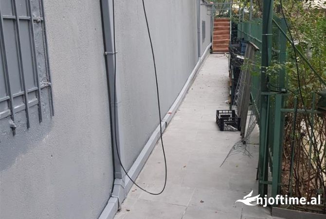 Jepet magazine me qera mbi komunen e parisit , rr shkelqim fusha