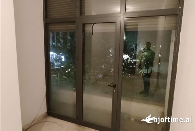 Jepet ambjent biznesi me qera ne Astir tek 2 rotondpt