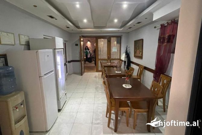 Jepet vile me qera prane Ambasades Amerikane , e pershtatshme per airbnb , hostel , konvikt etj 