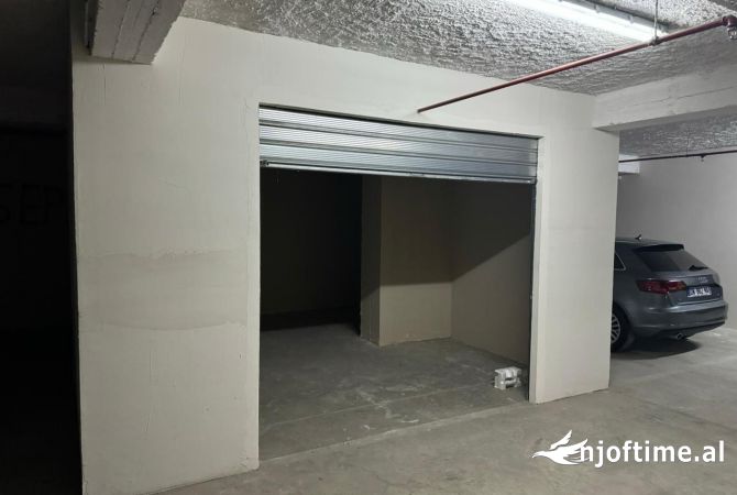 Business Property in Sale 4+1 in Tirana - 39,900 Euro