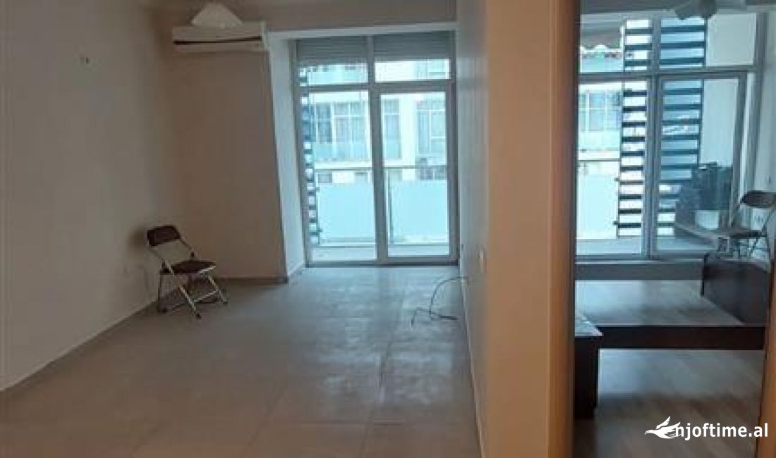 Jepet ambjent biznesi me qera tek kika 2 , kati 2 