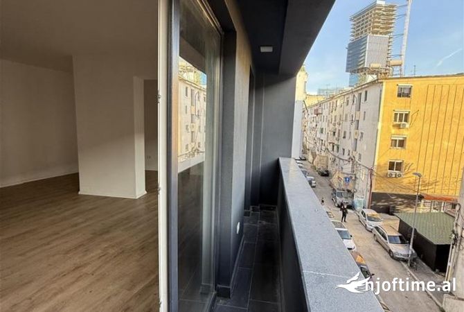 Ambiente Commerciale in Affitto 3+1 a Tirana - 900 Euro