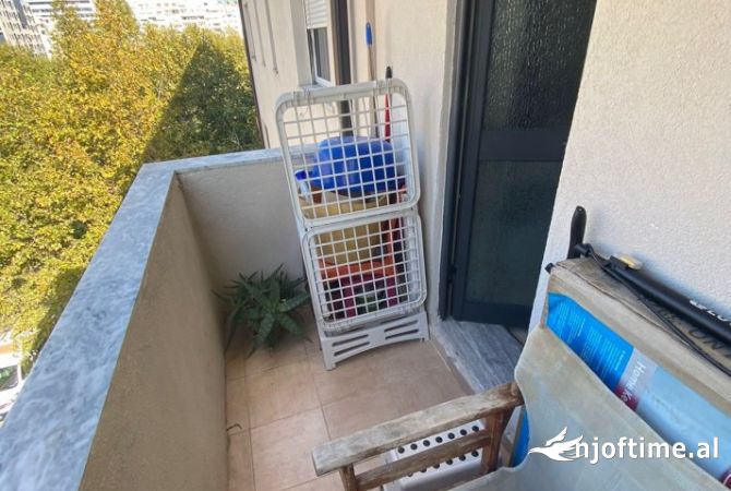 Shtepi ne shitje Apartament ne Tirane, 1+1, Mobilimi Pjeserisht e mobiluar, Pagesa 90,000  Euro.