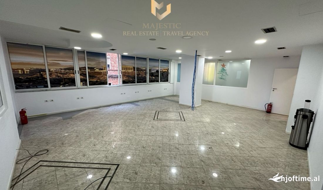 Jepet super ambjent biznesi perballe taiwanit me qera (i pershtatshem per call center , zyra etj) 