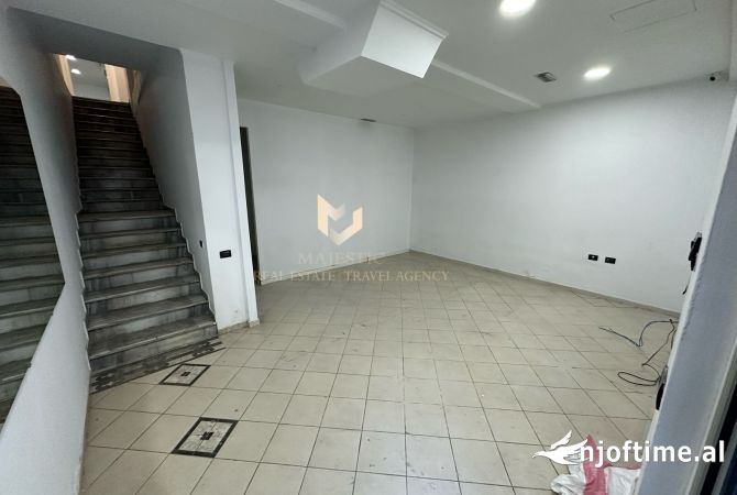 Ambiente Commerciale in Affitto 3+1 a Tirana - 3,000 Euro