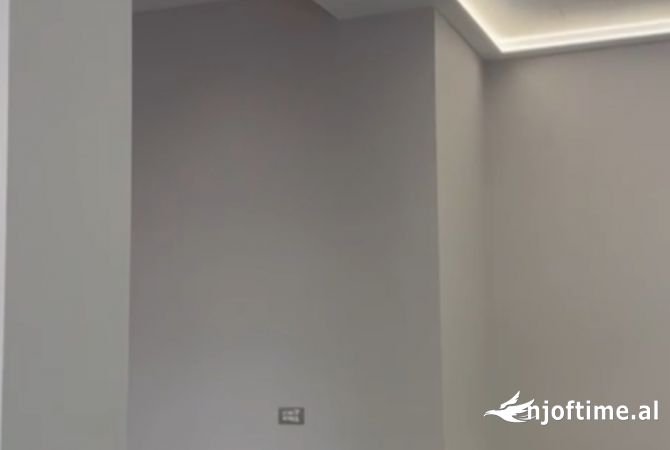 Shitet super dyqan rruge kryesore tek rr Hoxha Tahsim, pazari ri aktualisht i dhene me qera 2400Euro 