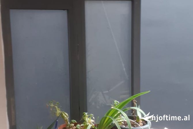 Ambiente Commerciale in Affitto 3+1 a Tirana - 55,000 Leke