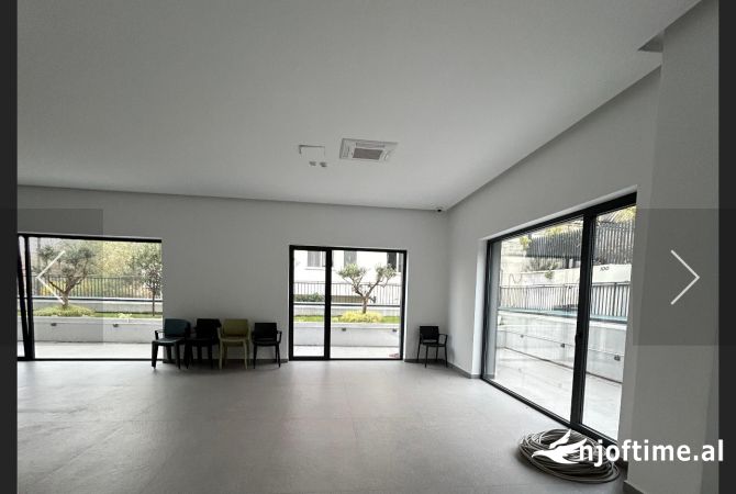 Jepet super ambjent 200 m2 perballe Pallatit te Brigatave , rruga Kuvajt , rruga Elbasanit 