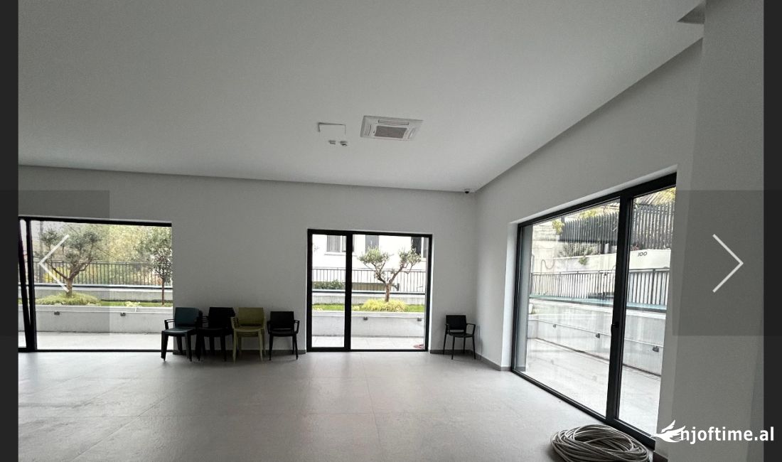 Jepet super ambjent 200 m2 perballe Pallatit te Brigatave , rruga Kuvajt , rruga Elbasanit 