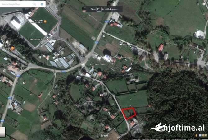 Shitet toke ne peze helmes