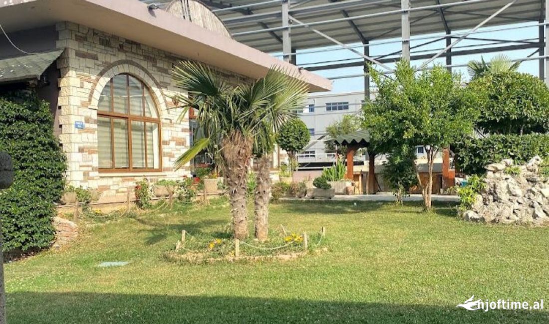 Jepet lokal+ toke+ parkim me qera ne vore 