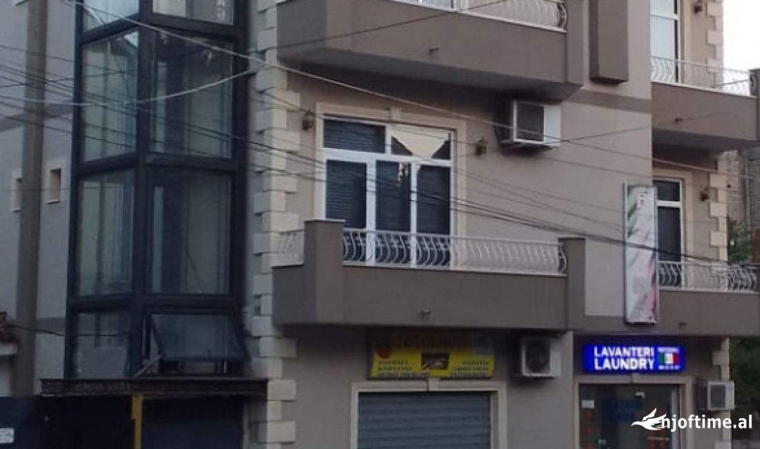 Shitet hotel pas Ambasades Amerikane , rr Elbasanit 