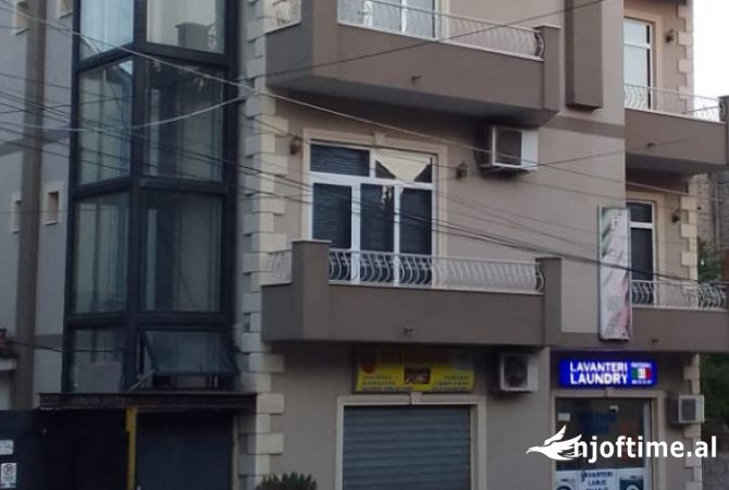 Ambiente Commerciale in Vendita 5+1 a Tirana - 1,750,000 Euro