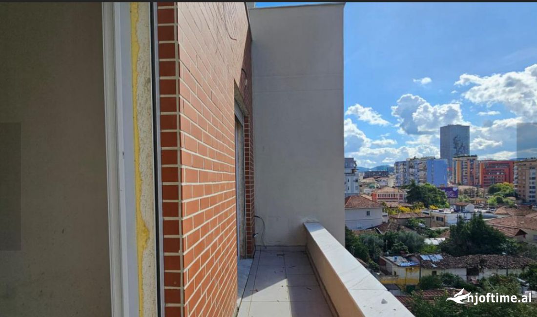 Shtepi ne shitje Apartament ne Tirane, 2+1, Mobilimi Bosh, pa mobiluar, Pagesa 273,000  Euro.