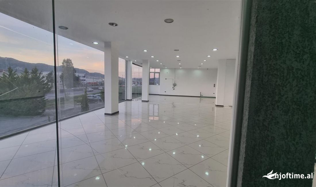 Jepet ambjent biznesi ne Autostrade tirane-vore km 11